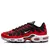 ir Max TN Plus "University Red Black", com cores marcantes em vermelho e preto, perfeito para quem busca estilo e conforto. Disponível agora na Estilo de Quebrada.