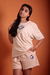 Short feminino e camiseta conjunto na internet