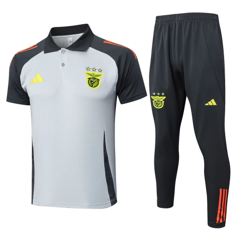 Conjunto polo Benfica 25/26 Adidas masculino com camisa cinza e preta e calça preta com detalhes em amarelo e vermelho