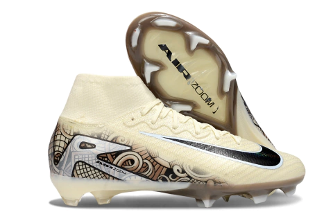 Chuteira Nike Campo Air Zoom Mercurial Superfly 10 Elite FG em cor clara com detalhes estilizados e sola transparente.
