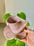 Xícara e pires curvilíneos - Rosa suave na internet