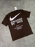 CAMISETA NIKE SWOOSH BY NIKE -MARROM - comprar online