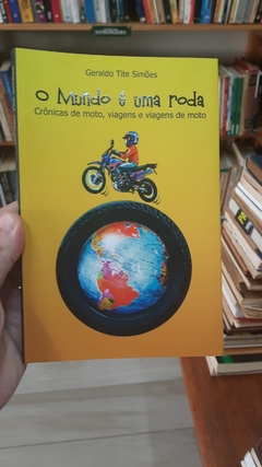 O Mundo é Uma Roda Crônicas de Moto, Viagens e Viagens de Moto - Autor: Geraldo Tite Simões (2006) [usado]