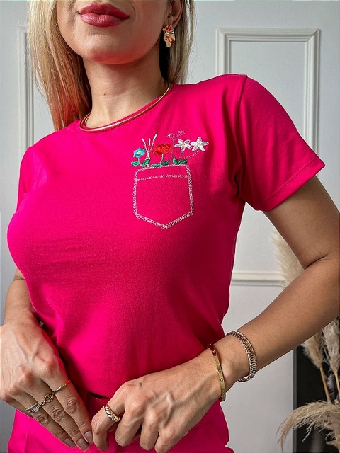TSHIRT FEMININA ALGODÃO BOLSO FLORES