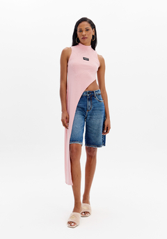 Blusa Com Gola Alta Assimétrica