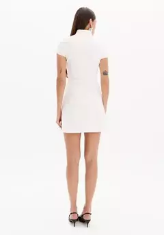 Vestido Curto Evasê Com Zíper Frontal na internet