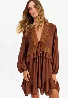 Vestido Curto Manga Longa com Renda