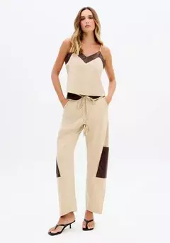 Blusa De Alça Com Recortes na internet