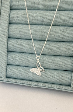 Colar Borboleta Cravejada + Love na internet