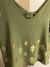 Musculosa verde claro con detalles dorados - tienda online