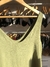Musculosa verde claro con detalles dorados en internet