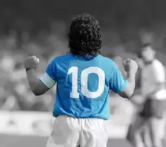 Promo 2X1 Campera rompeviento Napoli + Camiseta Maradona retro de regalo - tienda online