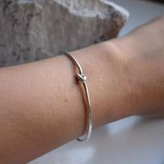 BRACELETE UM FIO NO MEIO REGULÁVEL PRATA 925 - comprar online