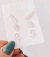 Brinco florzinha com caule e folhinhas
