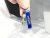 Chaveiro personalizado azul com abridor e logo.