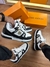 Louis Vuitton Trainer Preto/Branco na internet