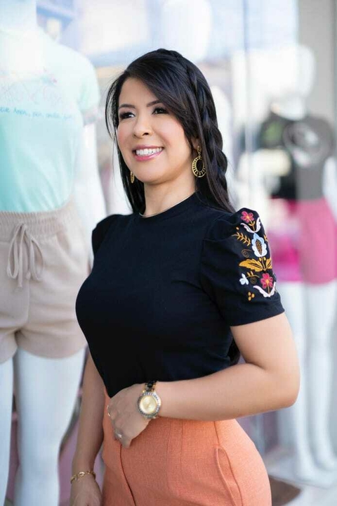 T-SHIRT LUXO - BORDADA NA MANGA