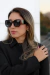 Óculos de Sol Gatinho Preto com Detalhe em vermelho na Lateral - Talita na internet