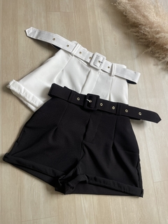 Short alfaiataria cinto - Preto - comprar online