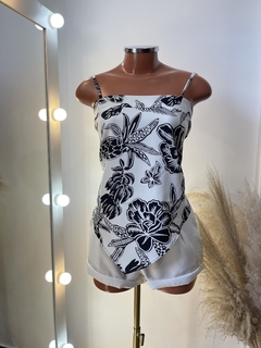 Cropped bico - Branco com preto - comprar online