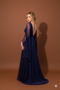 Vestido de festa com capas laterais e broche removível de brilho