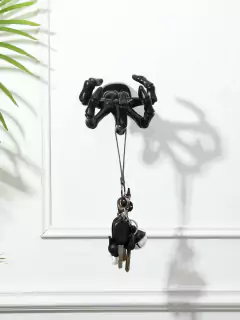 Perchero Halloween en forma de mano en internet