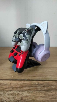 Suporte para organizar controles de videogame e fones de ouvido.