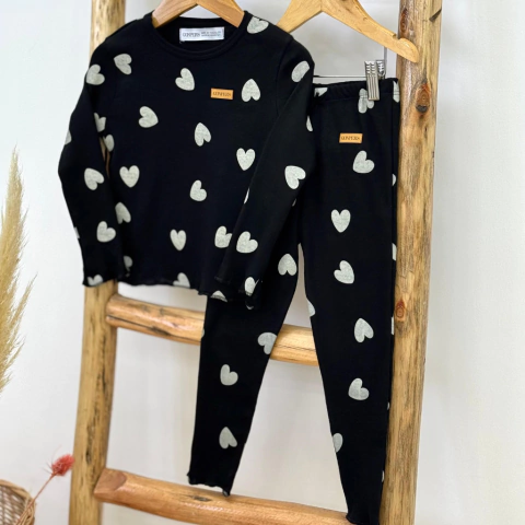 Conjunto diario Love. Remera manga larga y pantalón en internet
