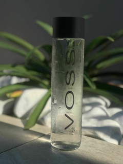 AGUA MINERAL VOSS + VASO TERMICO - OFERTA OTOÑO en internet