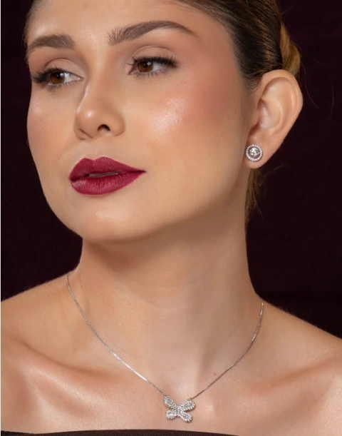 Colar Jael com Pingente Cravejado de Zircônia Cristal
