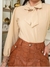 Camisa Romântica com Laço na Gola e detalhe guipir no punho Dia a dia Trabalho Passeios Eventos sociais Moda Evangélica Cristã Modesta - RTK7 LTDA