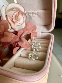 Brinco Flor Cravejada