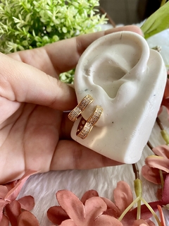 Argola Coração Cravejada • 2 zircônias