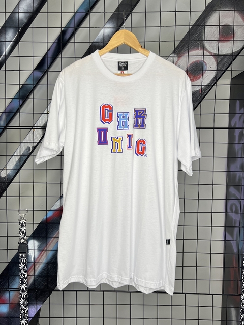 Camiseta Chronic Letters College Branca - comprar online