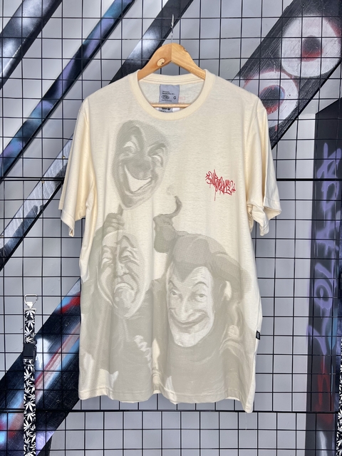 Camiseta Chronic Chora Agora Ri Depois Bege - comprar online