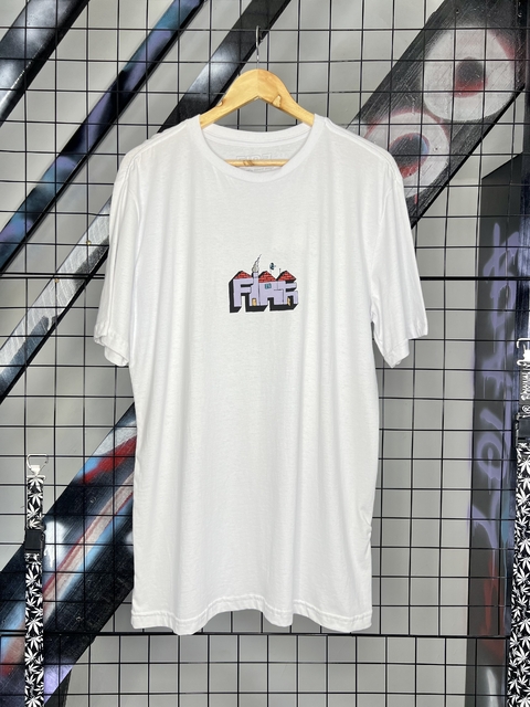 Camiseta Fire Urban Home Branca - comprar online
