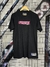 Camiseta Long Prison Tag Pink Preta - comprar online