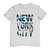 Camiseta com estampa de "New York City" em letras grandes, apresentando imagens da cidade dentro das letras.