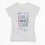 Camiseta feminina com estampa colorida que diz "GIRLS WHO CODE", promovendo o empoderamento tecnológico.