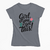 Camiseta feminina com estampa motivacional em letras pretas e flores coloridas, dizendo "Girl, you got this!"