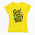 Camiseta feminina com estampa motivacional em letras pretas e flores coloridas, dizendo "Girl, you got this!"