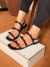 Brenda - Rasteira Fechada Bolas Preto - comprar online