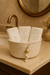 Cesto Organizador Cru com Toalhas de Lavabo Bordadas – Elegância e Charme para o Seu Banheiro - comprar online
