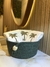 Cesto Organizador Verde Musgo com Toalhas de Lavabo Bordadas – Elegância e Charme para o Seu Banheiro - comprar online