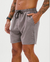 Short masculino na cor chumbo, com bolso e cordão na cintura.