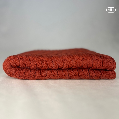Peseira Cestaria – Tricot Artesanal com Elegância Atemporal