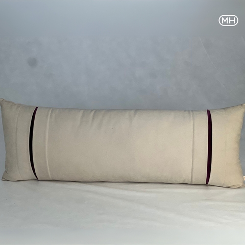 Almofada Duo 80x30 em Sarja Areia com Tomas Duplas em Veludo Roxo