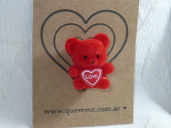 Pin retro osito felpa rojo love