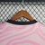 Vista traseira da camisa Flamengo rosa 23/24 – design moderno e estiloso. Detalhe gola