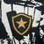 Detalhe do escudo dourado da camisa Botafogo 2025 Reebok